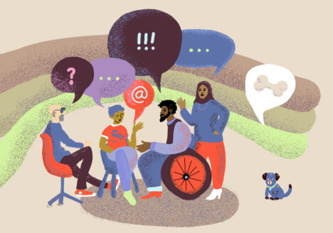 Zu sehen ist eine Flat Design Illustration zum Thema inklusive Sprache. Das Motiv zeigt vier Personen, die sich miteinander unterhalten. Links sitzt ein älterer weißer Mann mit grauem Bart, in der Mitte eine junge, weibliche oder nicht-binäre Person of Color mit kurzen Haaren, rechts daneben ein Schwarzer Mann in einem Rollstuhl. Rechts von ihm steht eine Hijabi. In der rechten unteren Ecke sitzt ein Hund und träumt von einem Knochen.